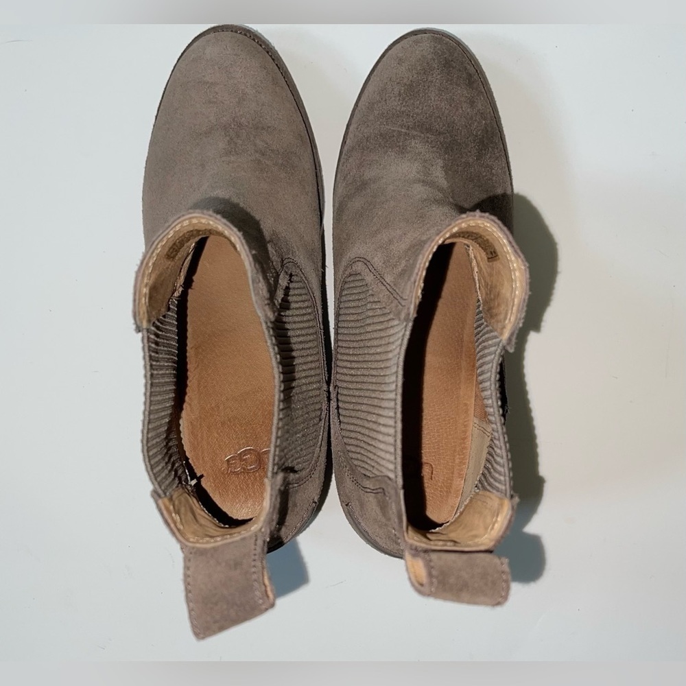 UGG FAYE CHELSEA SUEDE BOOTIE IN MYSTERIOUS BROWN SIZE 8 - Picture 7 of 10